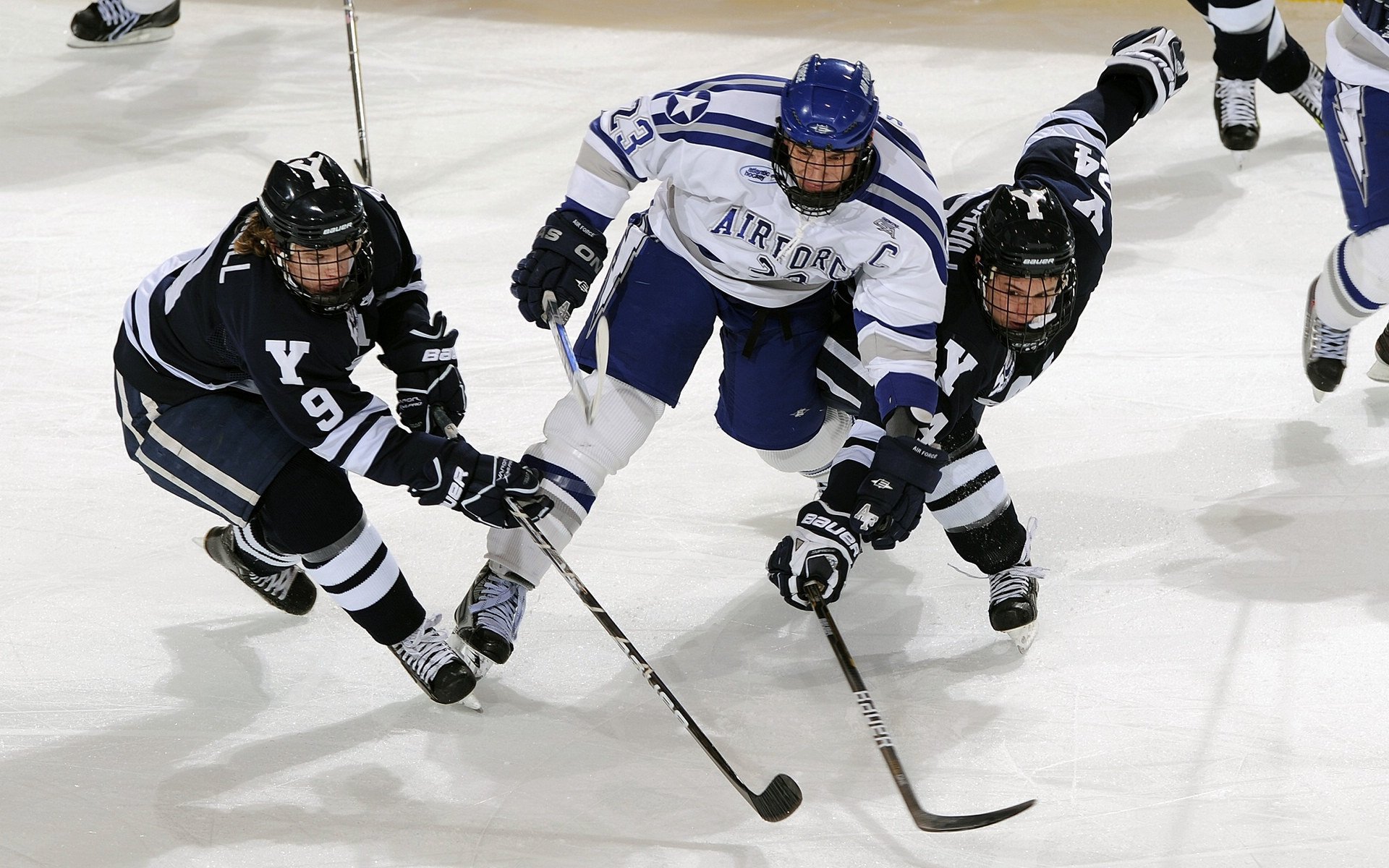 后防线年龄偏大是否直接影响快节奏防守质量，后防是什么