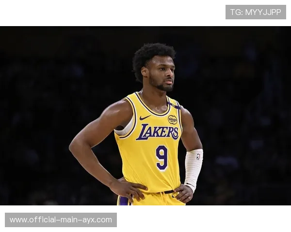 赛季得分超越老爹！布朗尼战热火表现 空接暴扣看嗨詹皇，布朗尼复出比赛回放